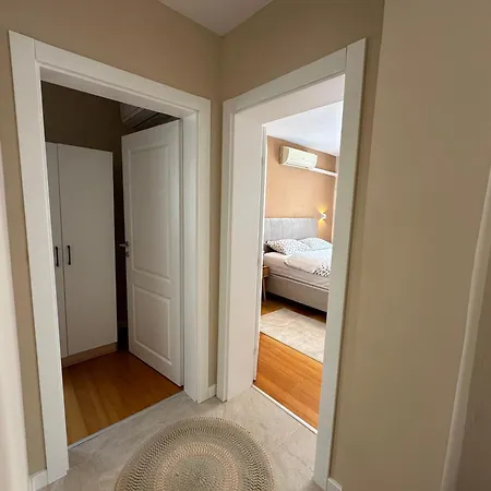 16th Street モスタル