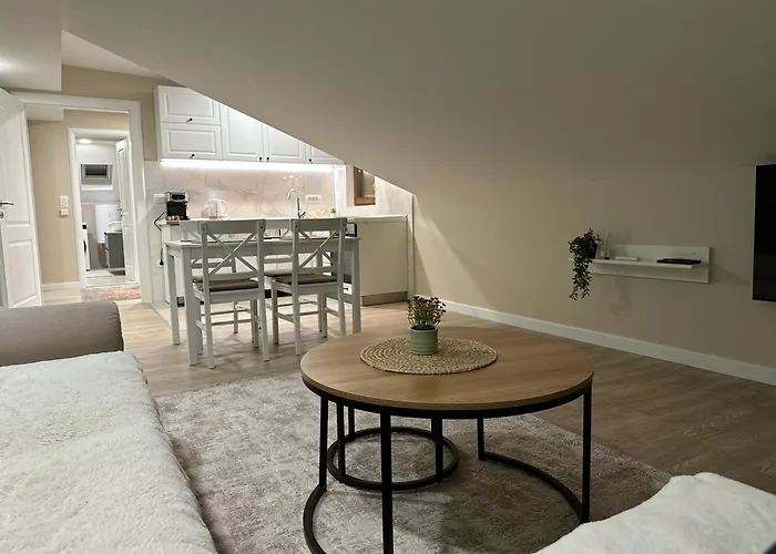 16th Street * موستار